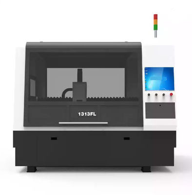 coupeur en métal de pleine couverture de 750w Mini Fiber Laser Cutting Machine 1500w 1313FL